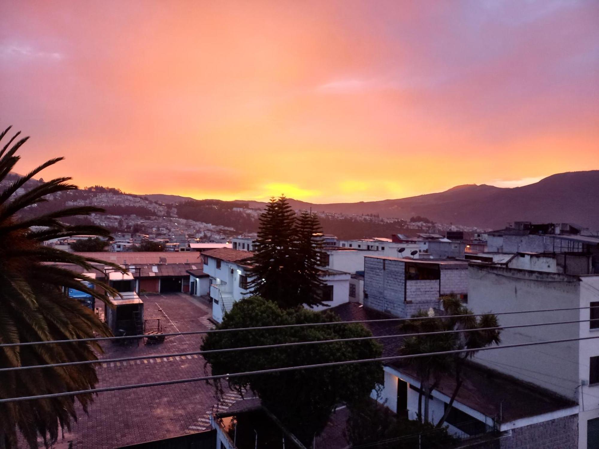 El Vergel Norte Otel Quito Dış mekan fotoğraf